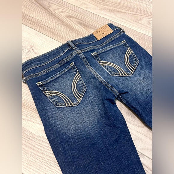 Hollister Dark Wash Low-Rise Flared Jeans, S25 - Picture 4 of 7